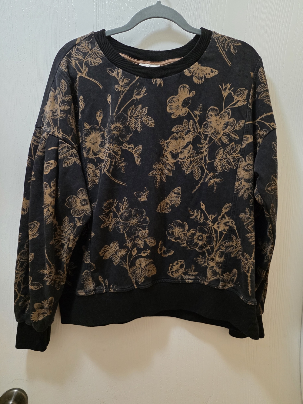 Umgee Black Sweatshirt with Tan Floral Print